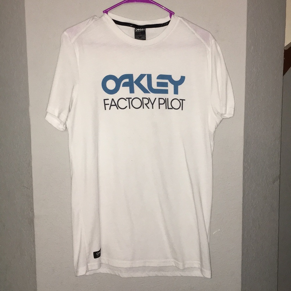 Oakley t shirt